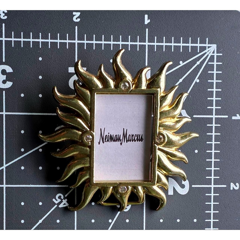Jay Strongwater Neiman Marcus Gold Sunburst Picture Frame Clip Pin Miniature - Picture 4 of 4